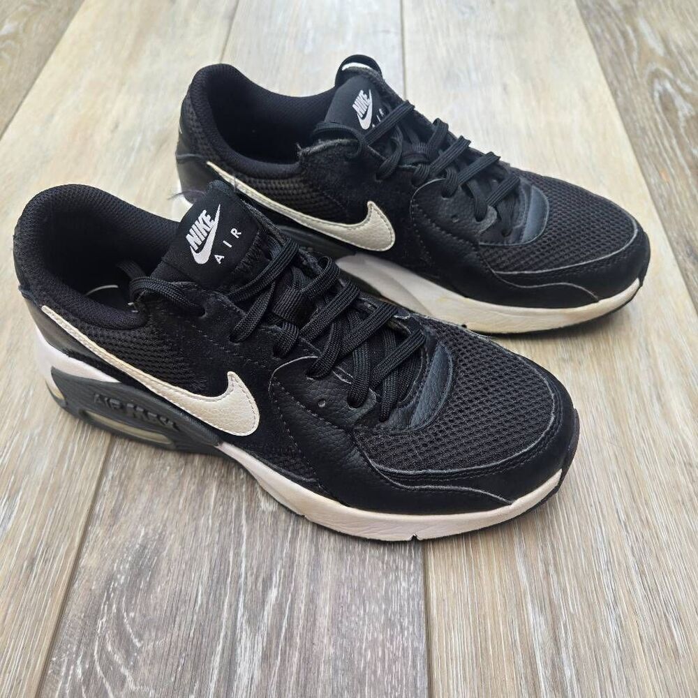 Nike Air Max Excee shoes black and white sneakers women's size 6.5 active